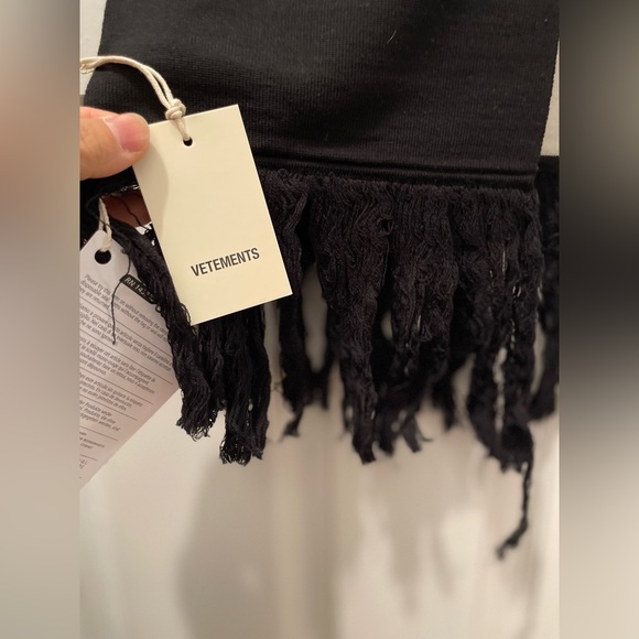 Vetements Scarf - Picture 7 of 7